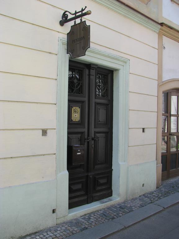 Penzion 102 Pardubice Exterior foto
